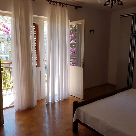 Mravak * トロギール