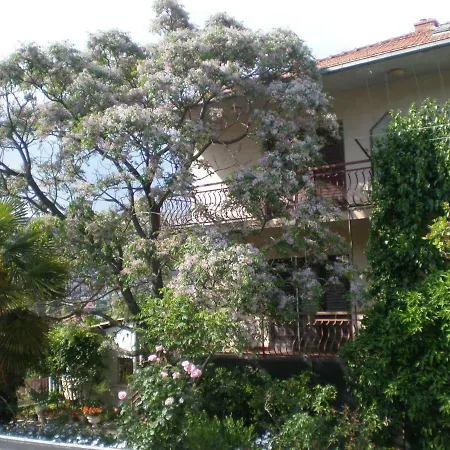 アパート Mravak トロギール