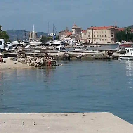 Mravak アパート *